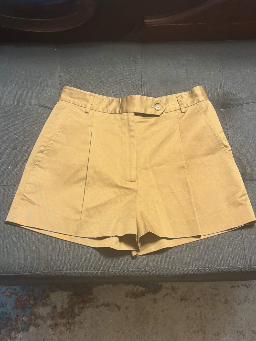 Timo Weiland high waisted pleated woman shorts size 6. Retail $150 to $250